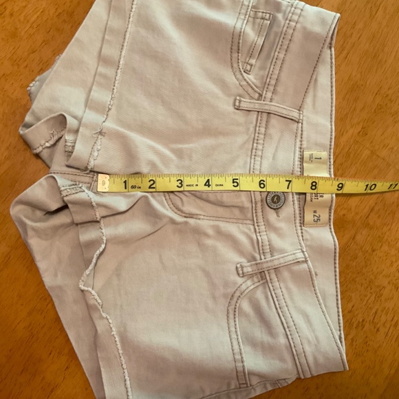 Hollister low rise light beige denim cutoff shorts size 1/W25 - Picture 4 of 5